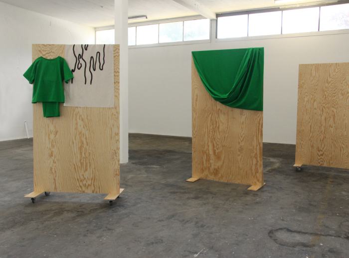 décor #1 (Du vert à l’encontre), installation de Mélanie Meystre © Maëlle Cornut / EDHEA