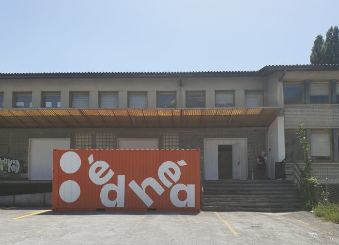 Container devant les Halles Usego. Photo: EDHEA