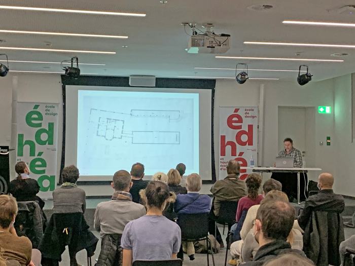 Conférence de Marco Baker dans le cadre de Parole d'architecte. Un partenariat avec la Médiathèque Valais – Sion ainsi que le Département des finances et de l'énergie (Service immobilier et patrimoine). Photo: DR